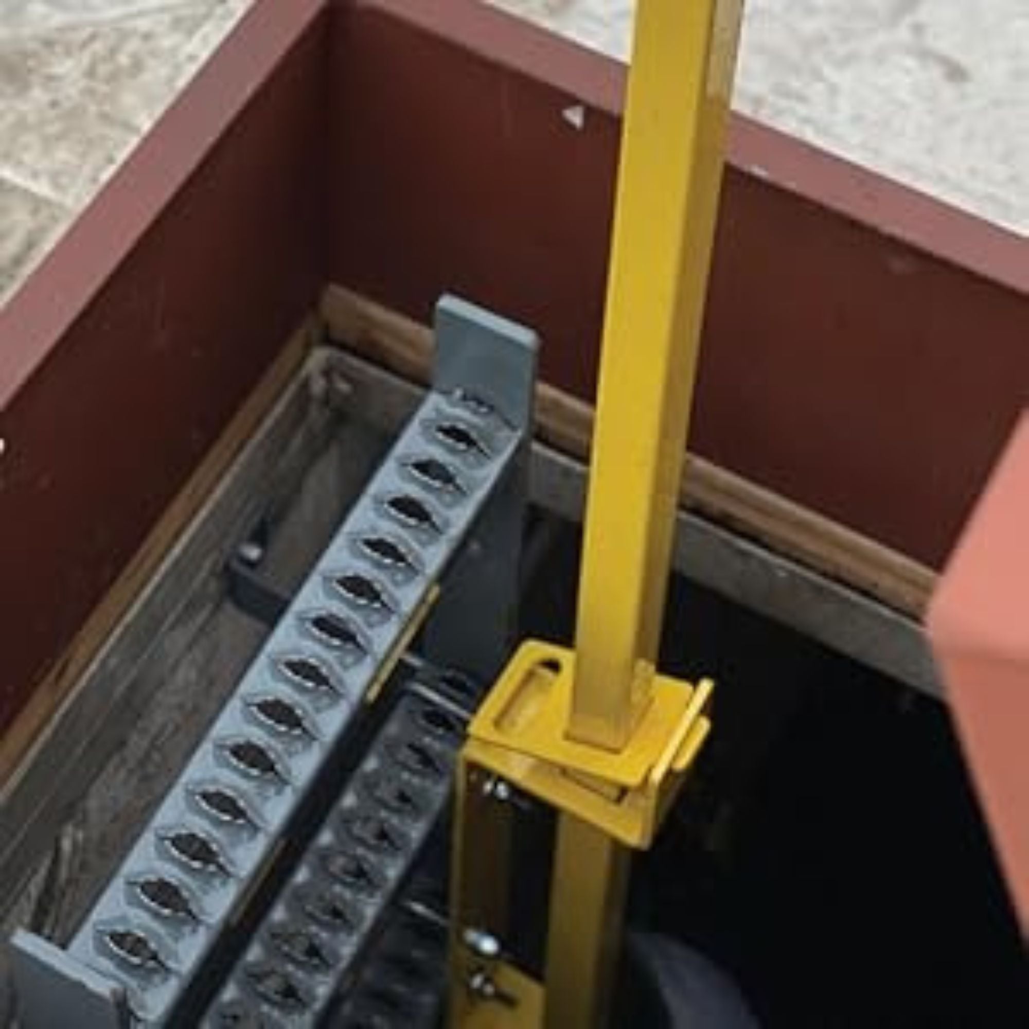Tie-Down-65082-Hatch-Ladder-Hand-Assist