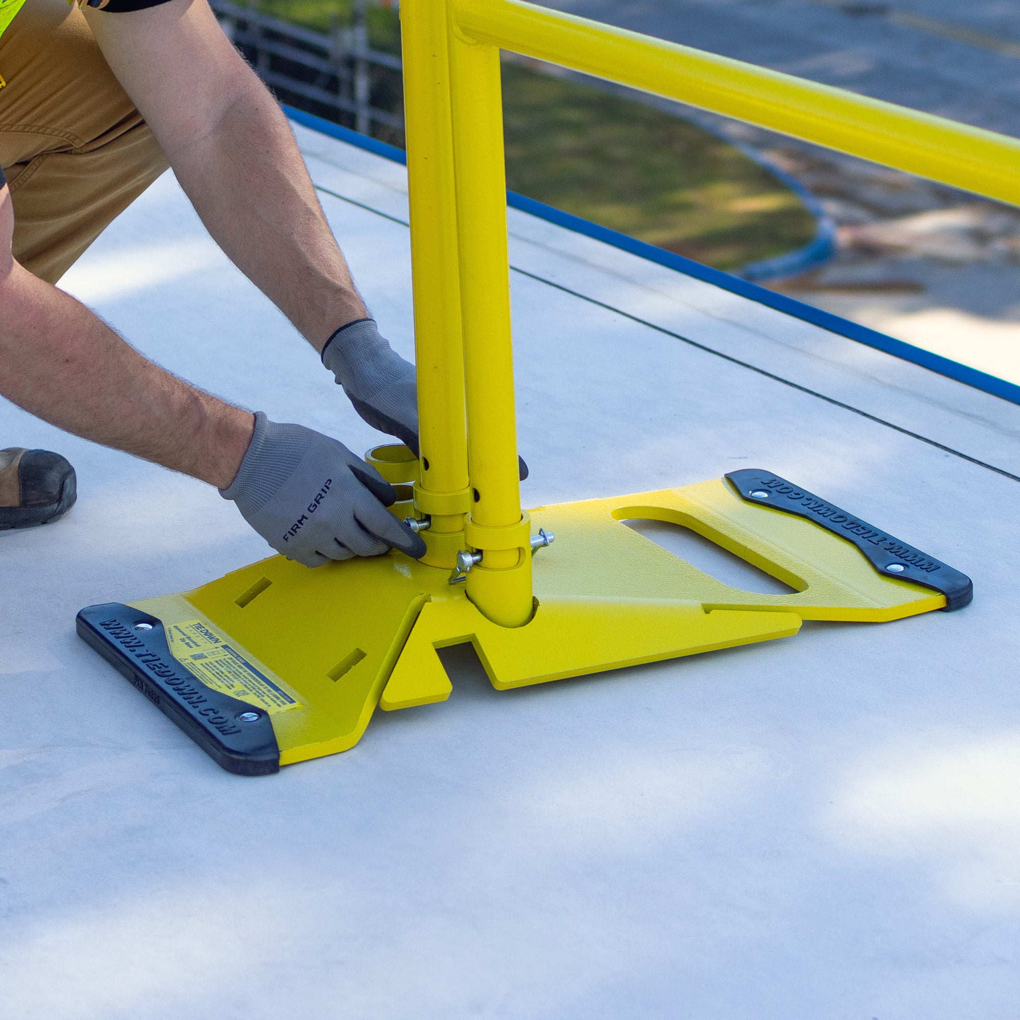 Tie-Down-70762-Stack-Pallet-Kit---11-Yellow-10-ft.-Guardrails-&-12-Socket-Bases