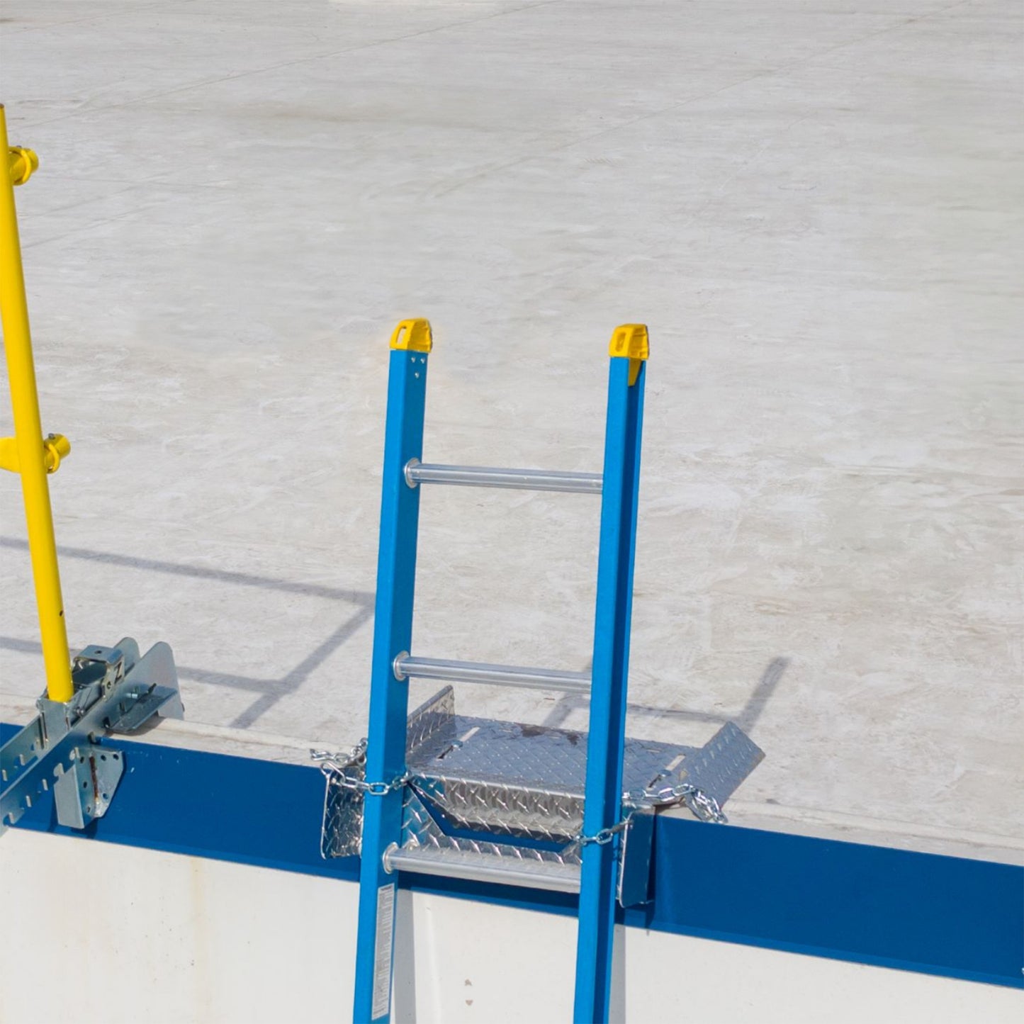 Tie Down 70831 21.5 in. x 26 in. Ladder Safety Dock, 1-pack