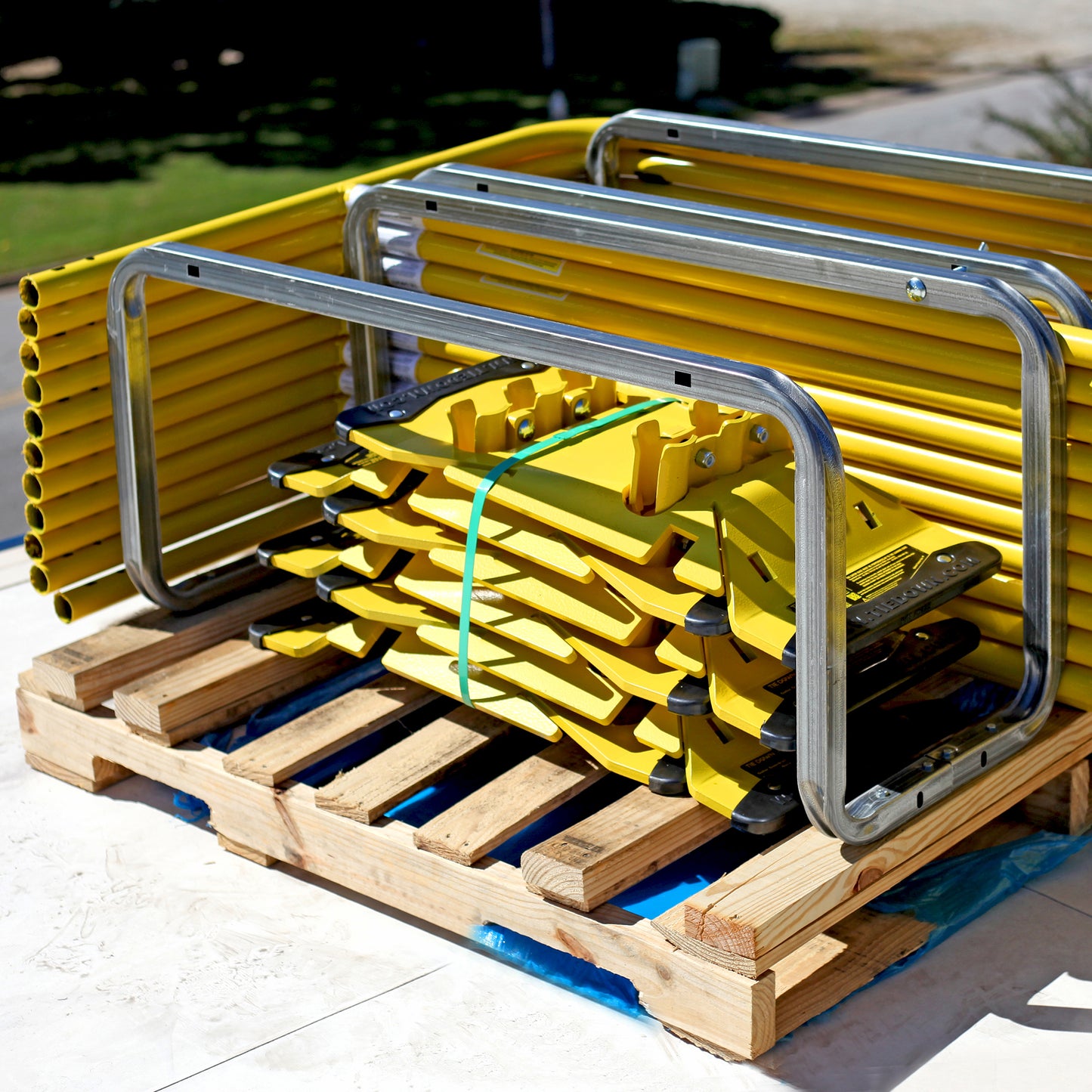 Tie Down 71762 Yellow Stack Pallet Kit - 11 10 ft. Guardrails & 12 UCC Bases